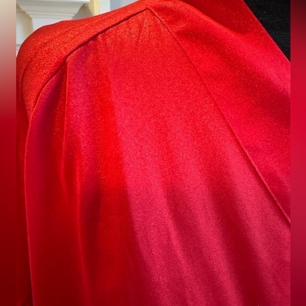 VICTORIA'S SECRET Shimmer Red Ruffle Sleeve and Trim Robe Size XL NWT - Picture 4 of 5